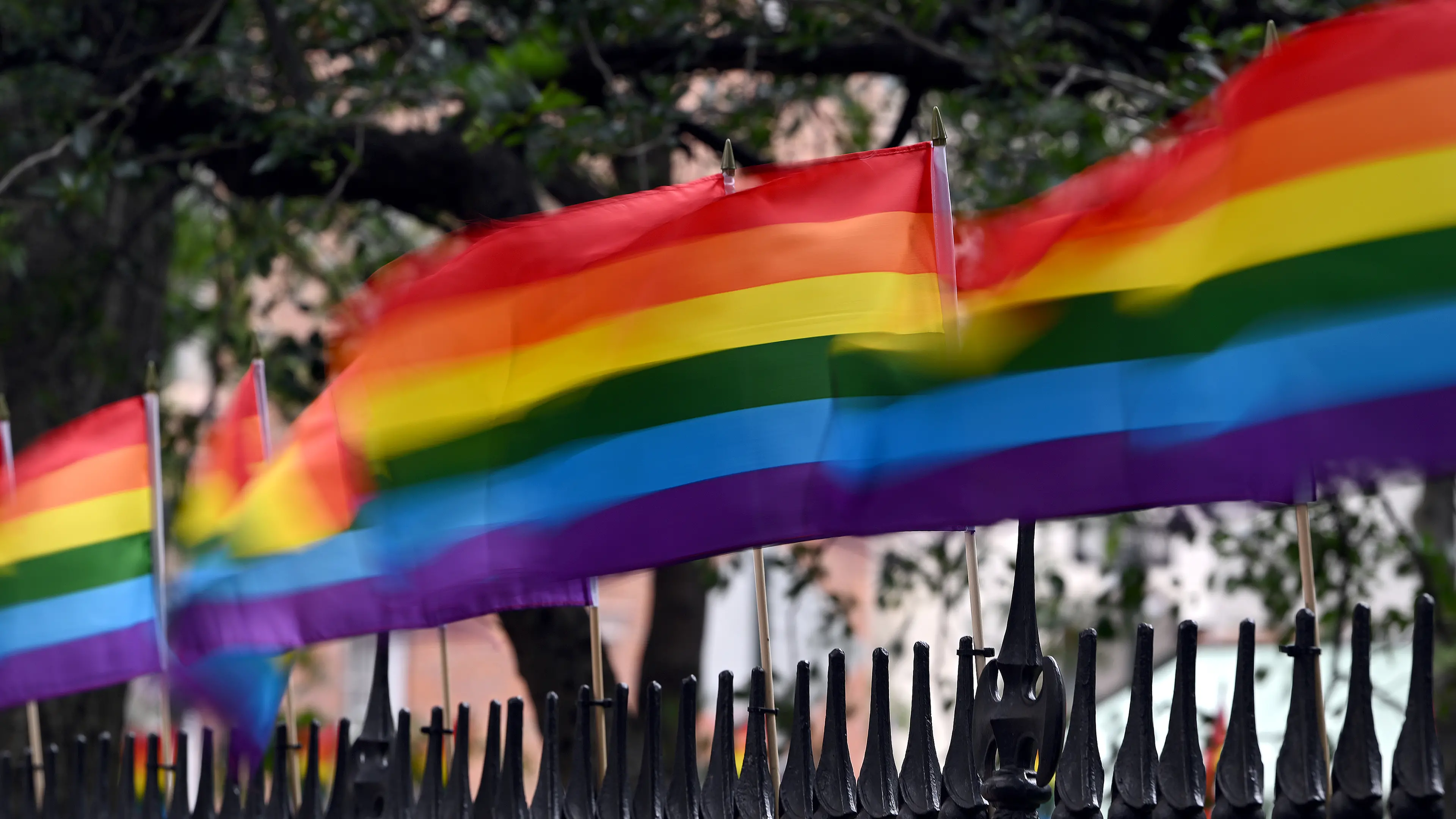 Orban avvisa il Pride di Budapest: «Viola la legge». Ma 35mila saranno in piazza per i diritti e la libertà