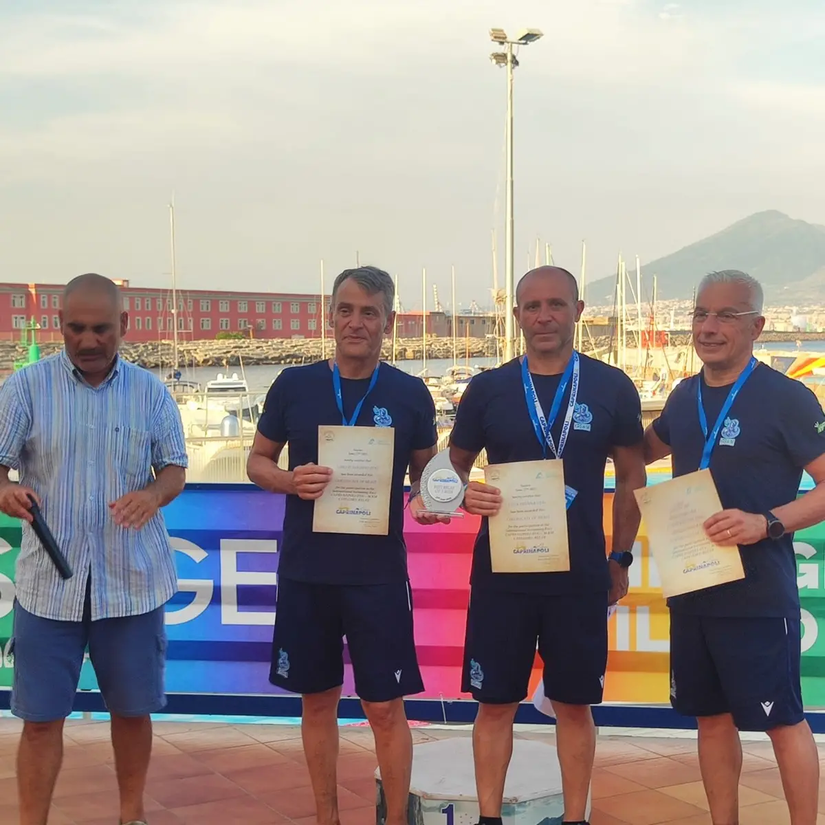 La Calabria conquista la Capri-Napoli: raffica di titoli open nella più antica maratona in acque libere\n