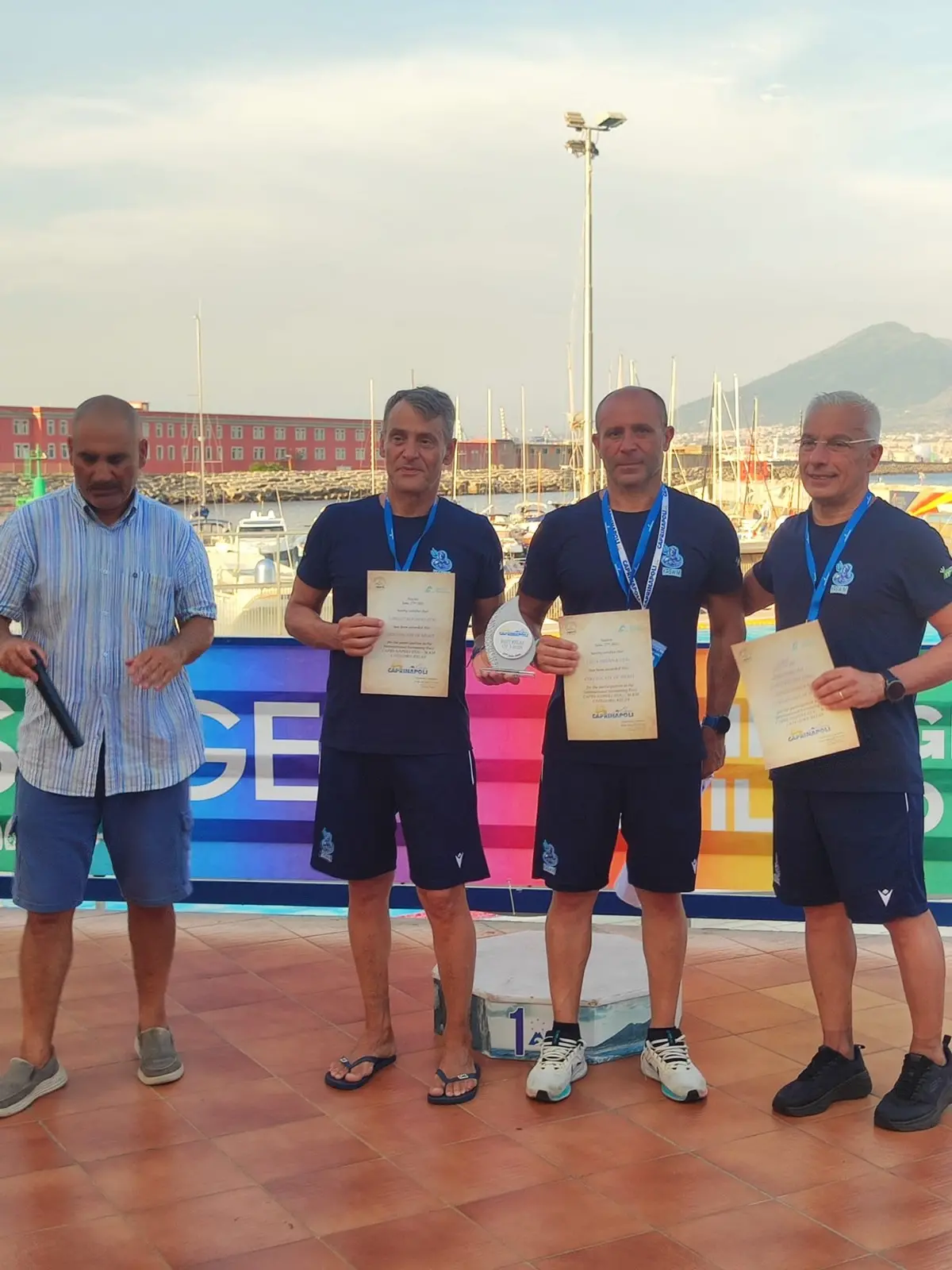 La Calabria conquista la Capri-Napoli: raffica di titoli open nella più antica maratona in acque libere\n