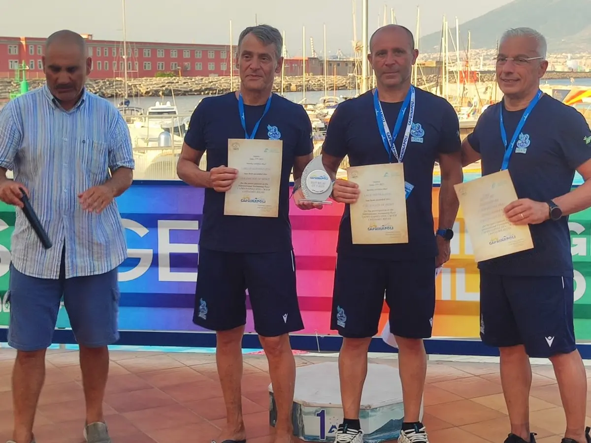 La Calabria conquista la Capri-Napoli: raffica di titoli open nella più antica maratona in acque libere