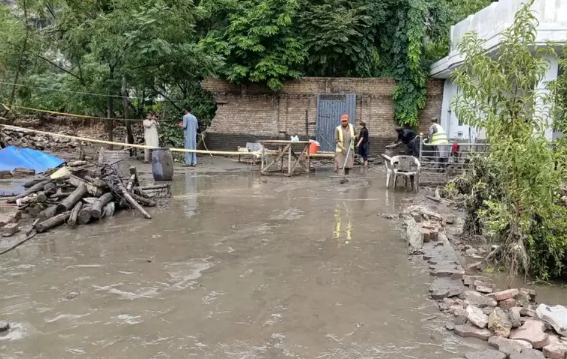 Inondazioni improvvise, undici morti nelle zone montuose del Pakistan\n
