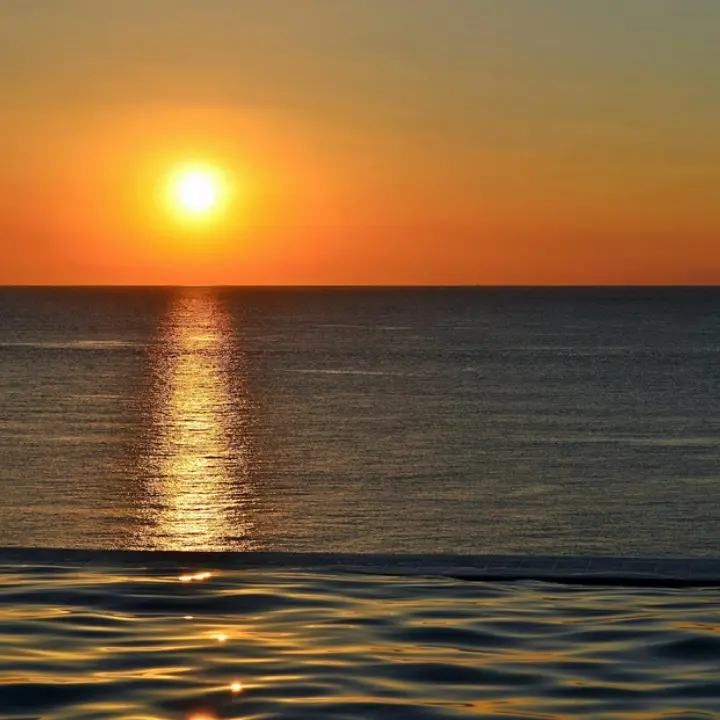 Il gran caldo ha le ore contate: in Calabria da domenica temperature in lieve calo e venti forti