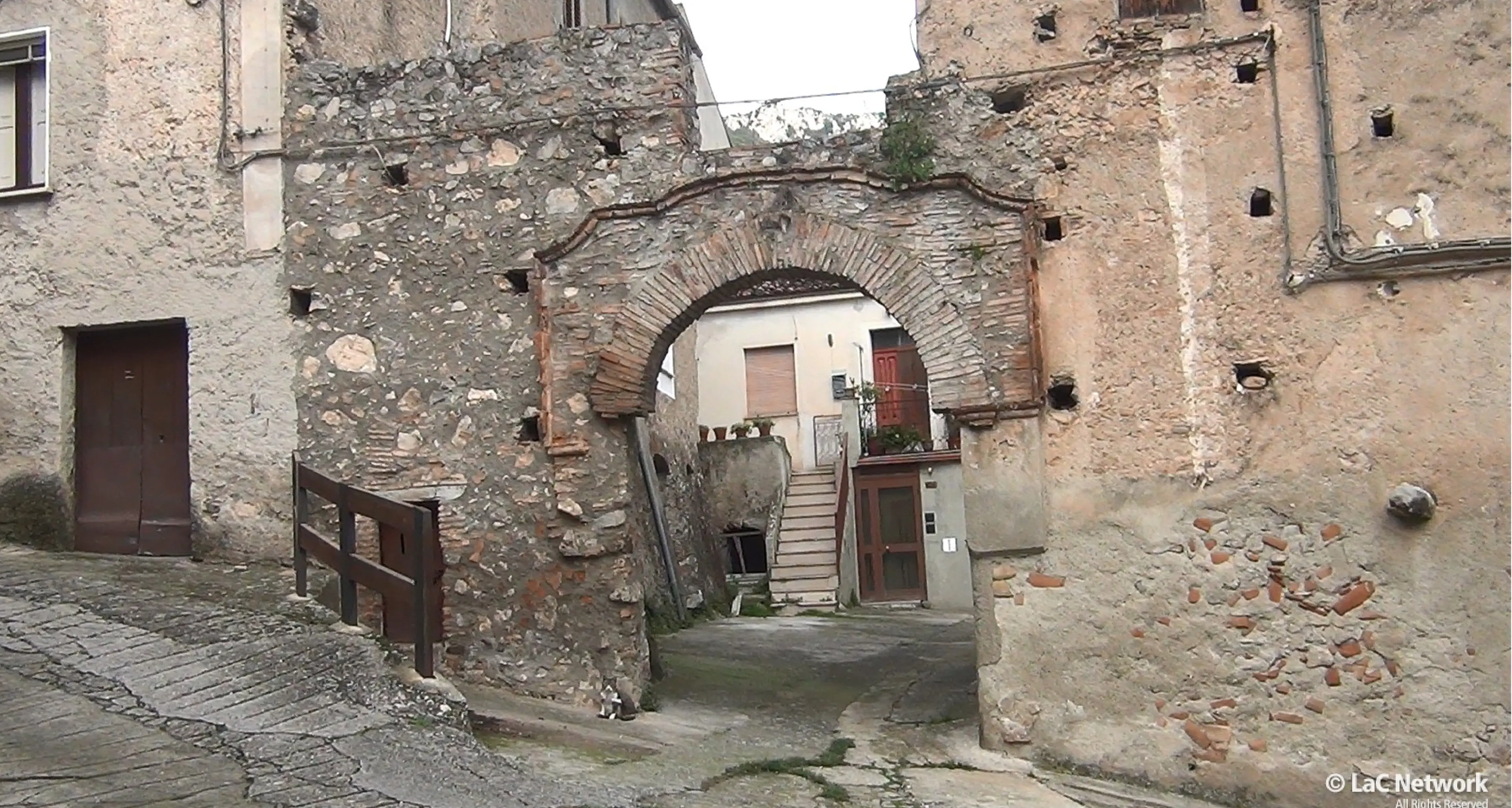 Slow Wine Civita 2025 (Borghi di Gusto): calici d'eccellenza e notti romantiche nel cuore del Pollino\n