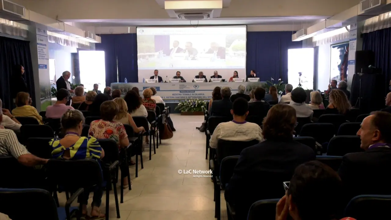 <p>Un momento del convegno</p>\\n