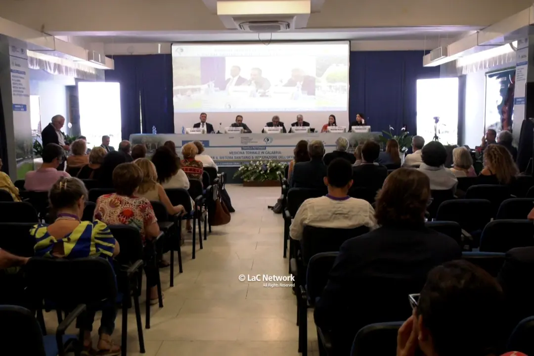 <p>Un momento del convegno</p>\\n