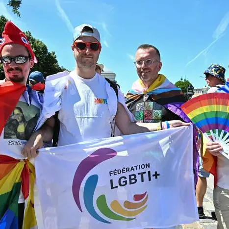 Pride a Budapest,\u00A0Elly Schlein in corteo canta “Bella ciao”. L’ultradestra blocca il ponte Szabadsag\n