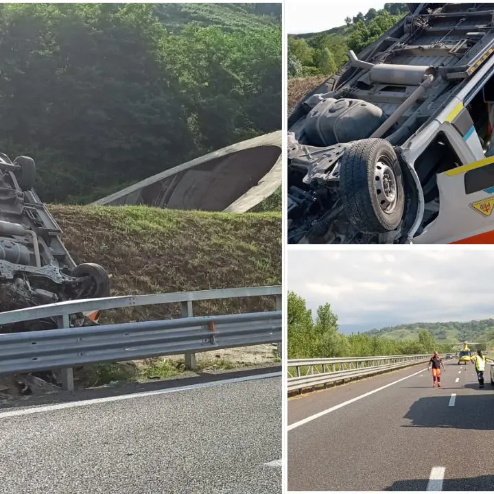 Incidente sull’A2, un’ambulanza si ribalta con dentro un paziente: tre feriti, uno è grave\n