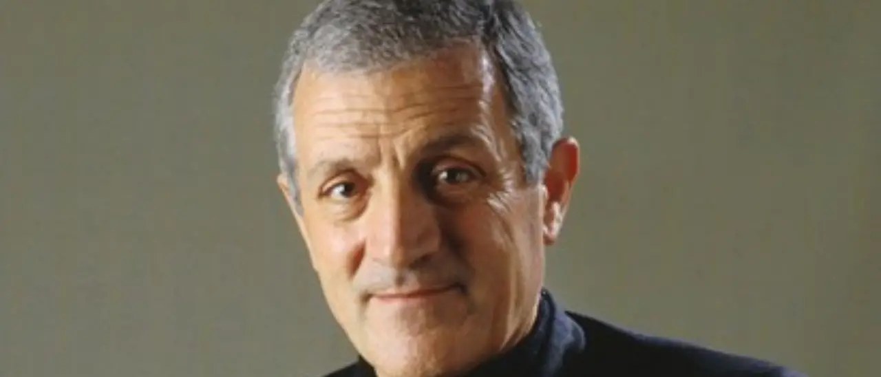 Oltretutto: il monologo di Michele Santeramo su don Tonino Bello e sull'attualità del suo ministero\n