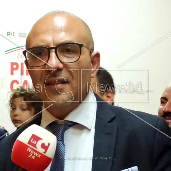 Pd\u00A0Cosenza, il sindaco Capalbo: «Congresso ad armi impari, un gioco al massacro. Presentato esposto»\n