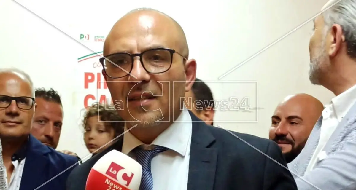 Pd\u00A0Cosenza, il sindaco Capalbo: «Congresso ad armi impari, un gioco al massacro. Presentato esposto»\n
