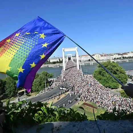 Duecentomila cuori contro Orban: un fiume di persone per il\u00A0Pride che ridipinge Budapest di Europa\n