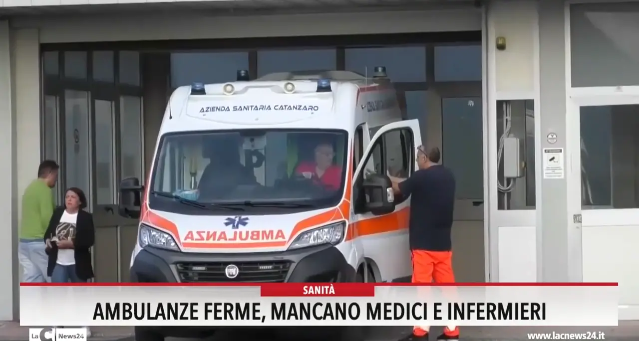 Ambulanze ferme, mancano medici e infermieri