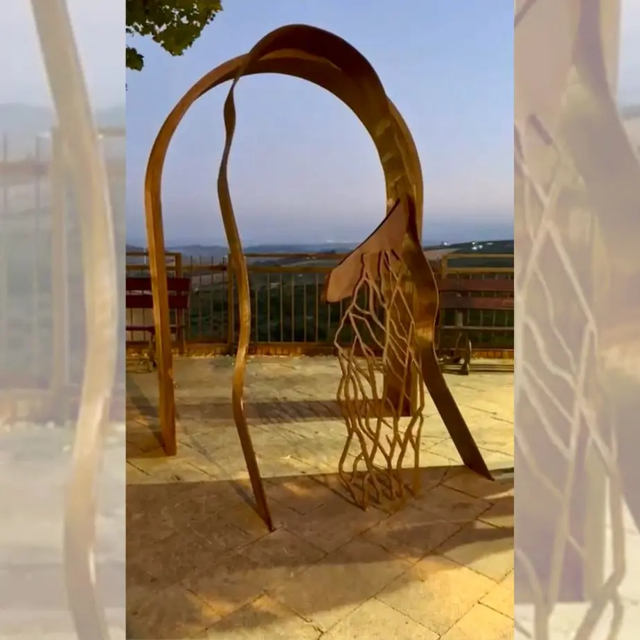 Simeri Crichi scelta per il progetto nazionale “Una boccata d’arte”: in piazza l’opera della\u00A0spagnola Anna Ill\n