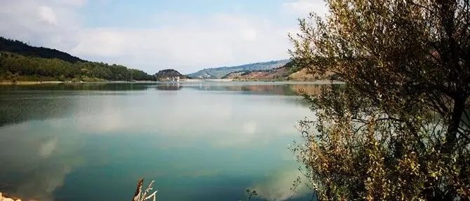 Rubati ad Arpacal i campioni prelevati nell’area dell’Angitola per il monitoraggio delle acque