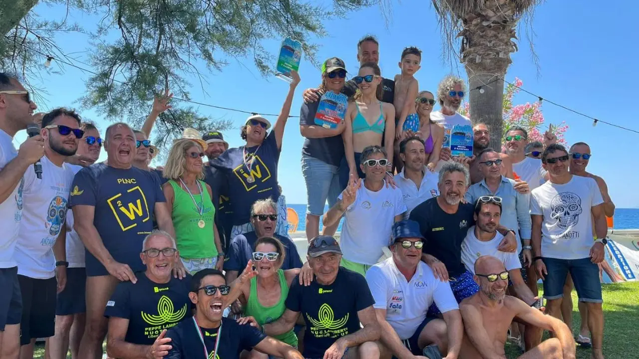 La festa sul podio del Trofeo Isola di Cirella