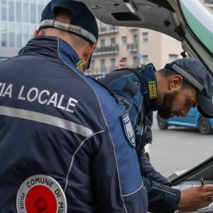 Rubati orologi di lusso a Milano, poi il colpo di scena. Lo zaino viene restituito con un biglietto: «Sono falsi!»\n