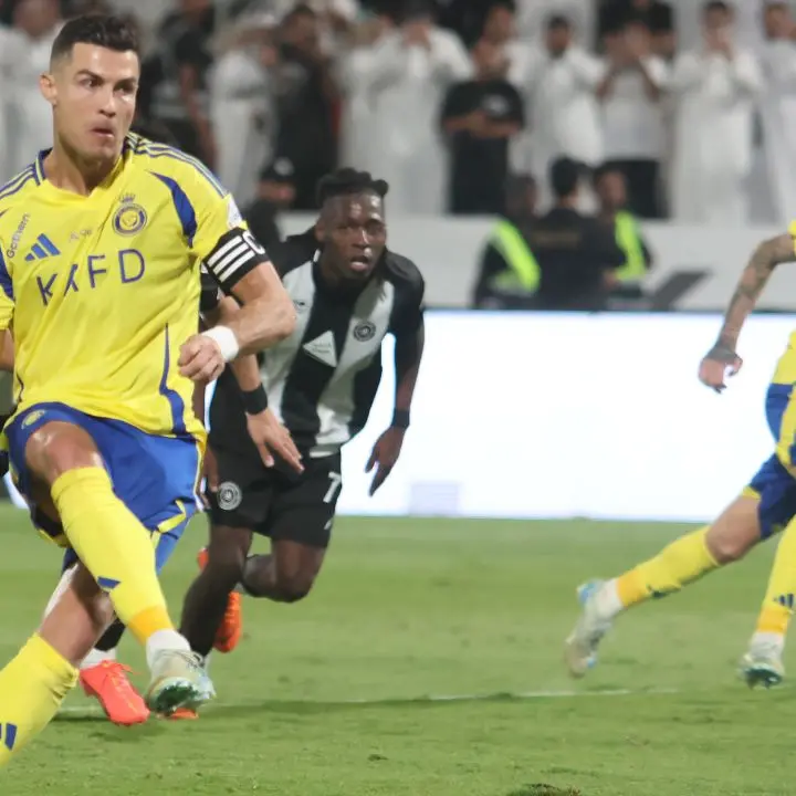 Cristiano Ronaldo rinnova con l’Al Nassr: 570mila\u00A0euro al giorno, 16 persone al suo servizio, jet privato e sogno dei mille gol\n