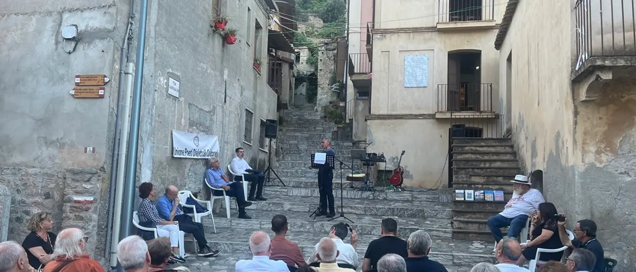 San Luca, sulla scalinata della casa natia di Corrado Alvaro declamati i versi dei poeti dialettali calabresi\n