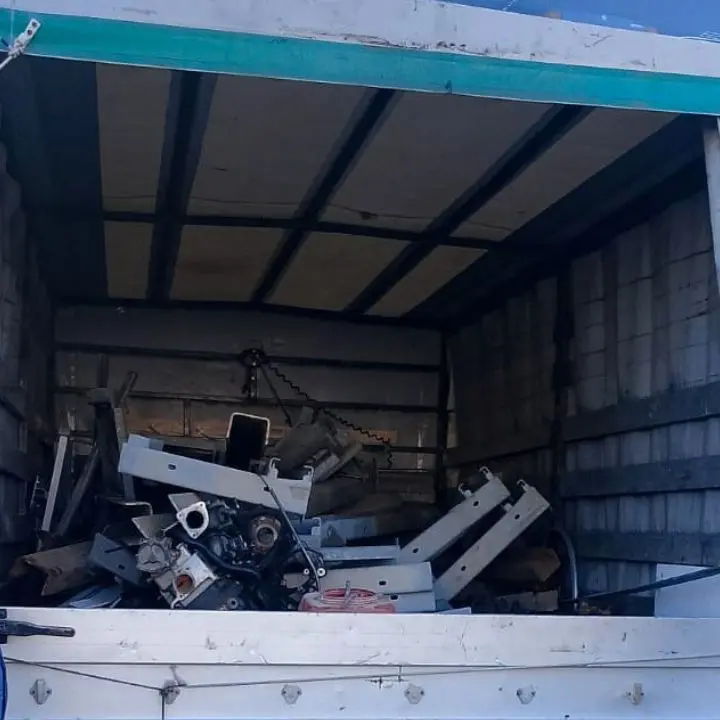 Tentano di rubare il guardrail sulla Statale 738 ma vengono scoperti dai carabinieri: denunciati\n