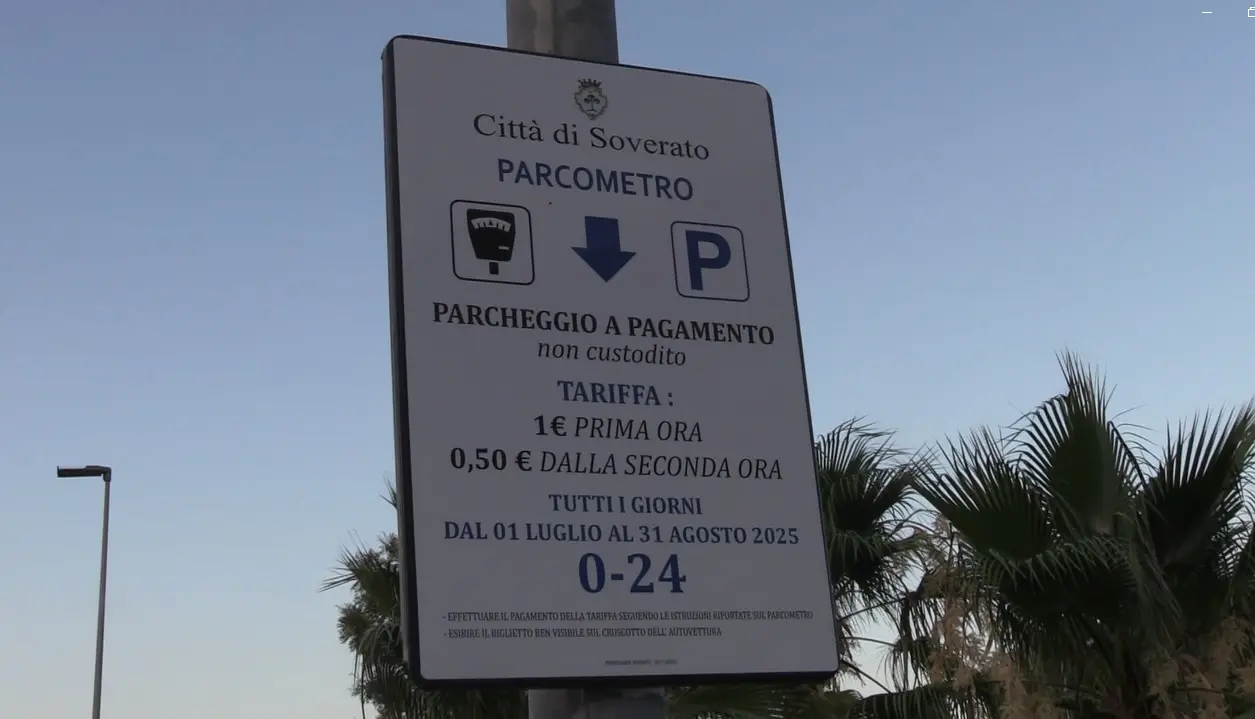 Dal primo luglio parcheggi a pagamento a Soverato ma solo a ridosso del lungomare «per una città più ordinata»\n