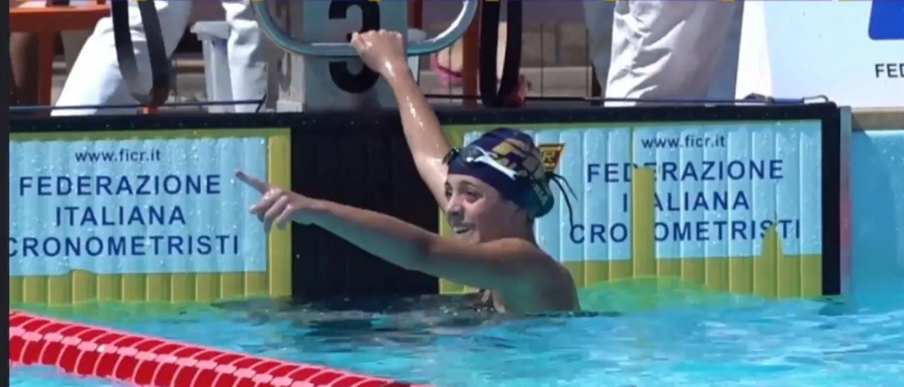 Vibo protagonista al Trofeo delle Regioni: Giulia Ragozzino si conferma campionessa nazionale nei 200 farfalla\n