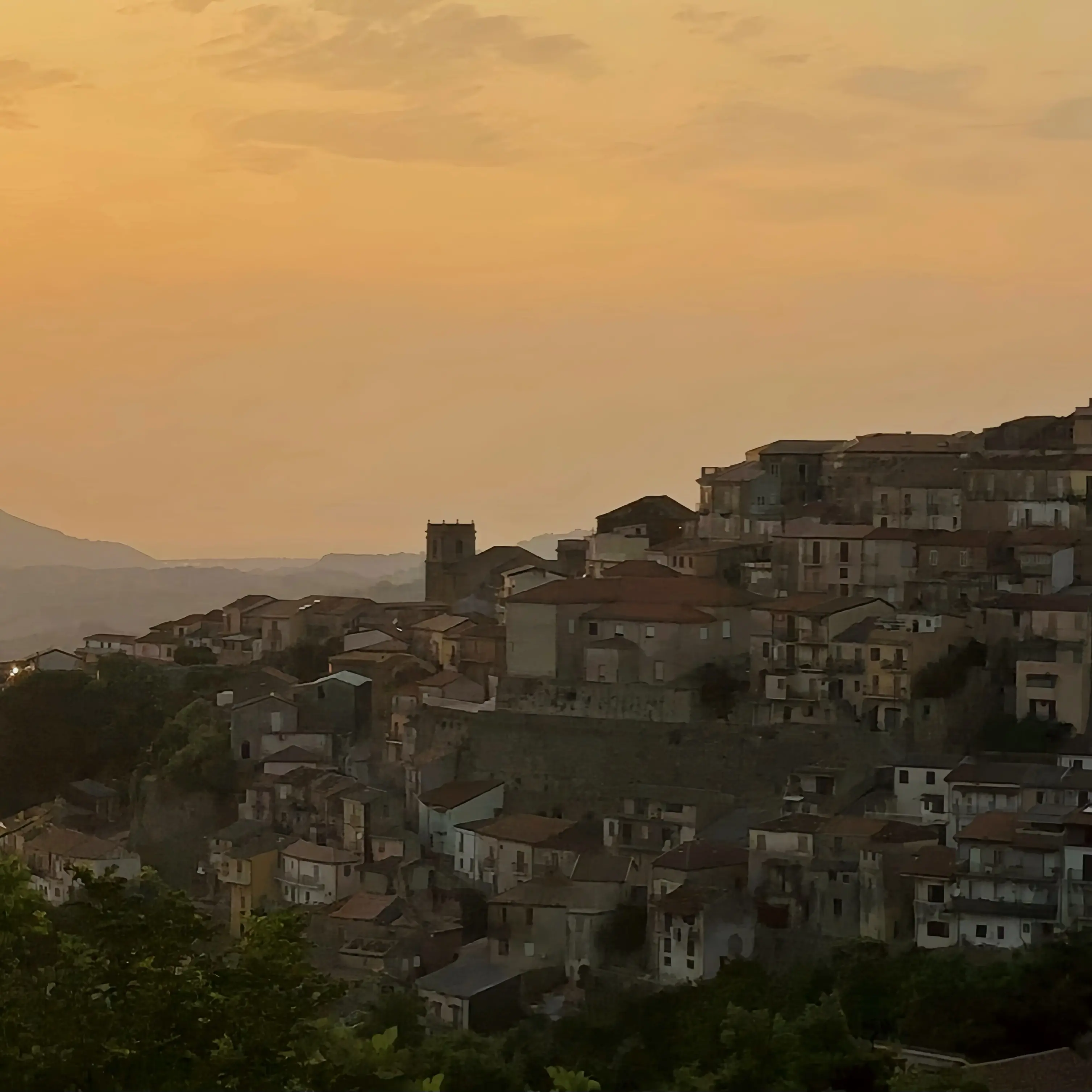 Monterosso Calabro, il borgo delle meraviglie tra storia e natura: un gioiello nascosto nella Valle dell’Angitola\n