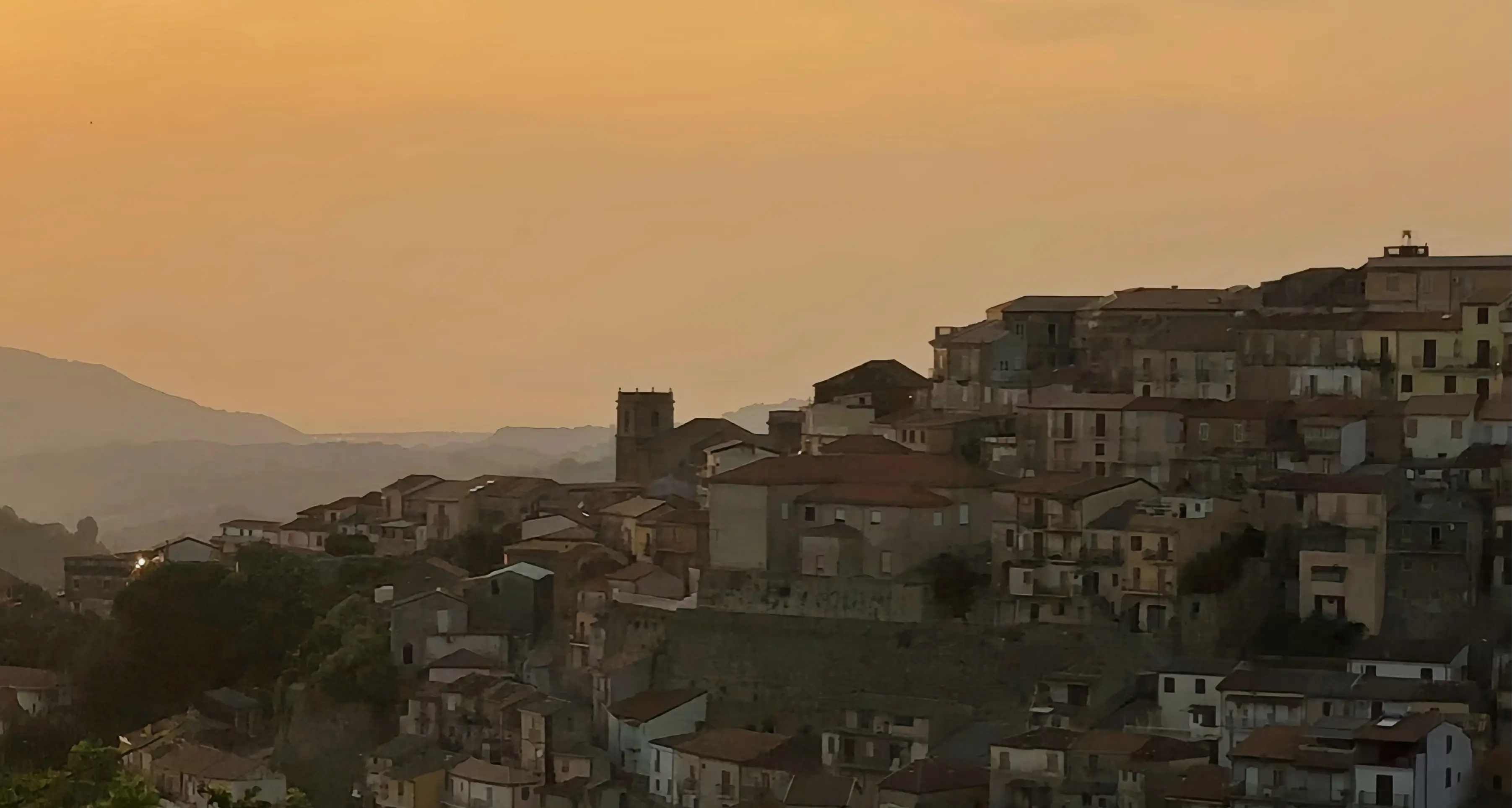 Monterosso Calabro, il borgo delle meraviglie tra storia e natura: un gioiello nascosto nella Valle dell’Angitola\n