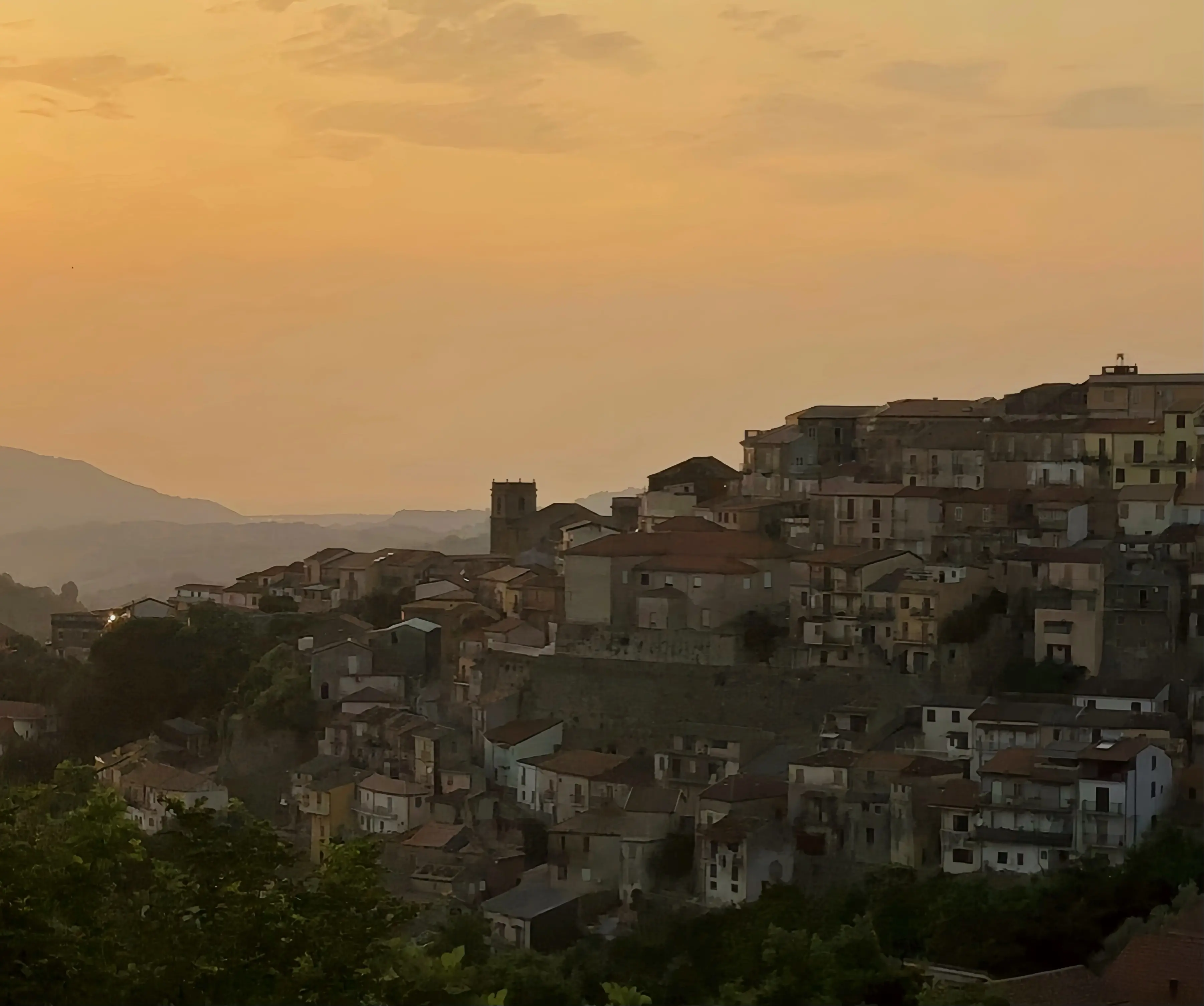 Monterosso Calabro, il borgo delle meraviglie tra storia e natura: un gioiello nascosto nella Valle dell’Angitola\n