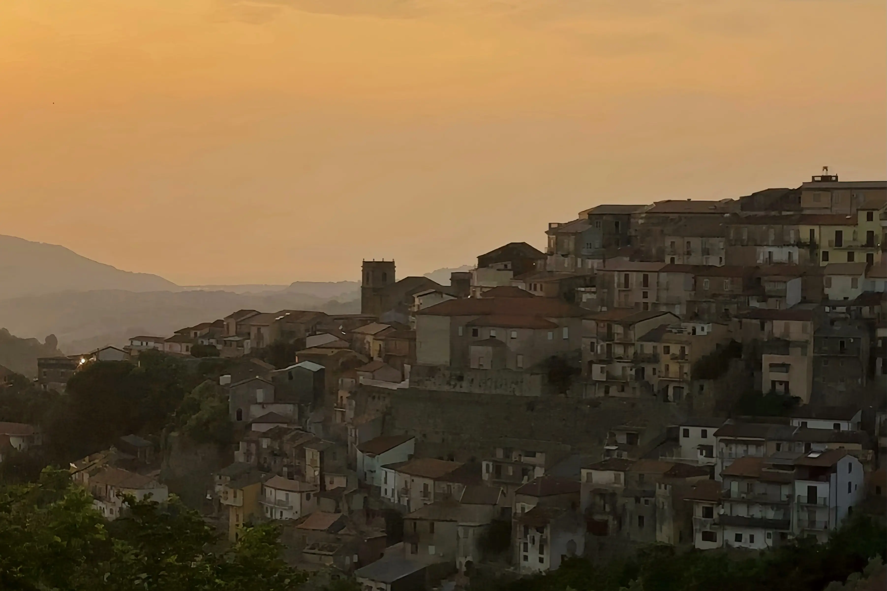 Monterosso Calabro, il borgo delle meraviglie tra storia e natura: un gioiello nascosto nella Valle dell’Angitola\n