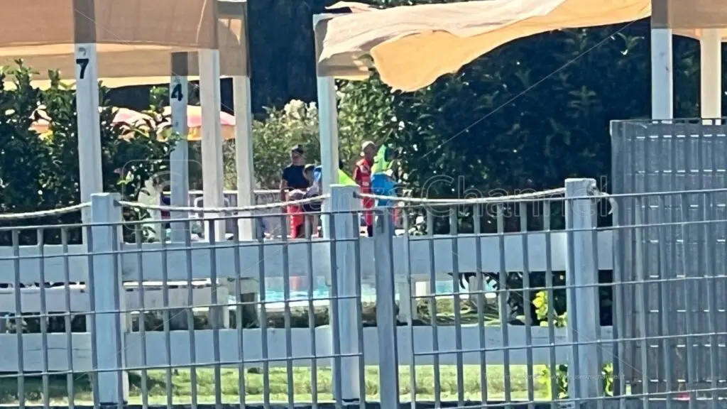Bambina annegata nel Parco acquatico di Rende: «Scena straziante». Due infermieri hanno tentato di salvarla, struttura sotto sequestro\n
