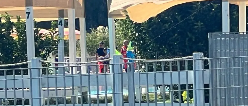 Bambina annegata nel Parco acquatico di Rende: «Scena straziante». Due infermieri hanno tentato di salvarla, struttura sotto sequestro\n