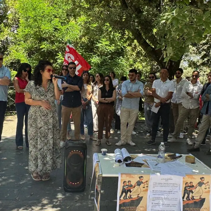 Vibo, i precari della giustizia in protesta: «Non ci possono mettere alla porta da un giorno all'altro»\n