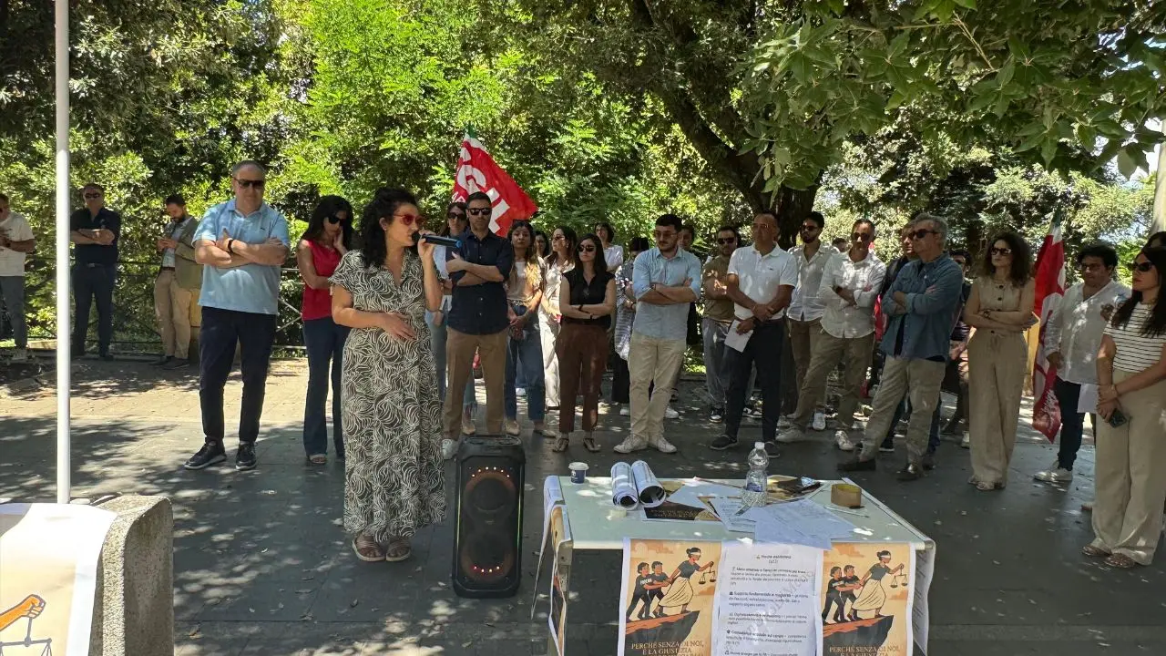 Vibo, i precari della giustizia in protesta: «Non ci possono mettere alla porta da un giorno all'altro»\n