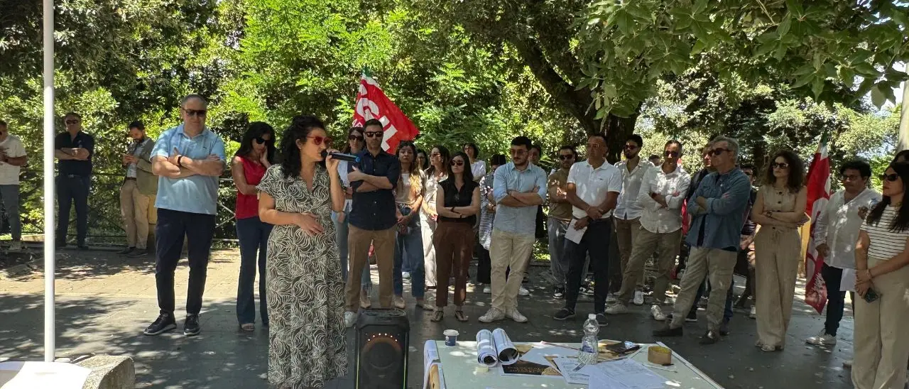 Vibo, i precari della giustizia in protesta: «Non ci possono mettere alla porta da un giorno all'altro»\n