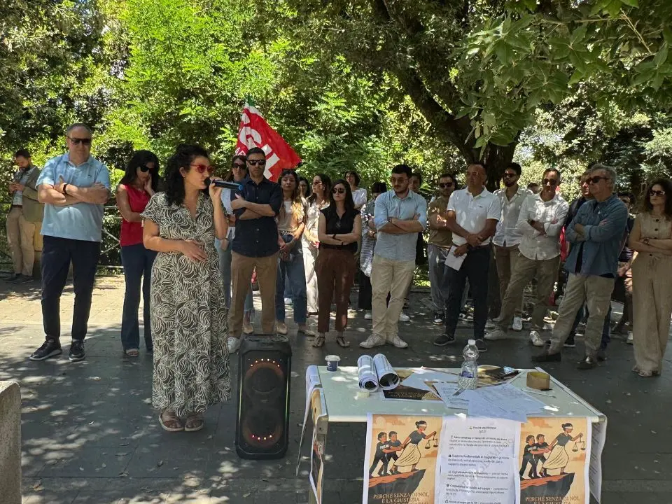 Vibo, i precari della giustizia in protesta: «Non ci possono mettere alla porta da un giorno all'altro»