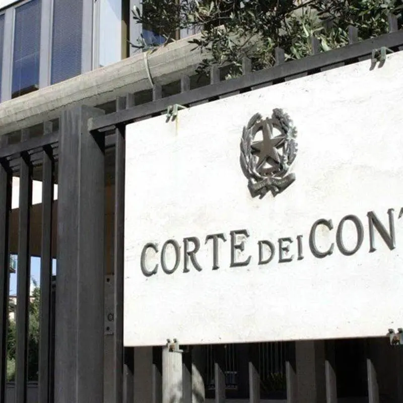 Incarichi d’oro a Calabresi nel Mondo, ex dirigente condannato a pagare 20mila euro: «Ha macchiato l’immagine della Regione»\n