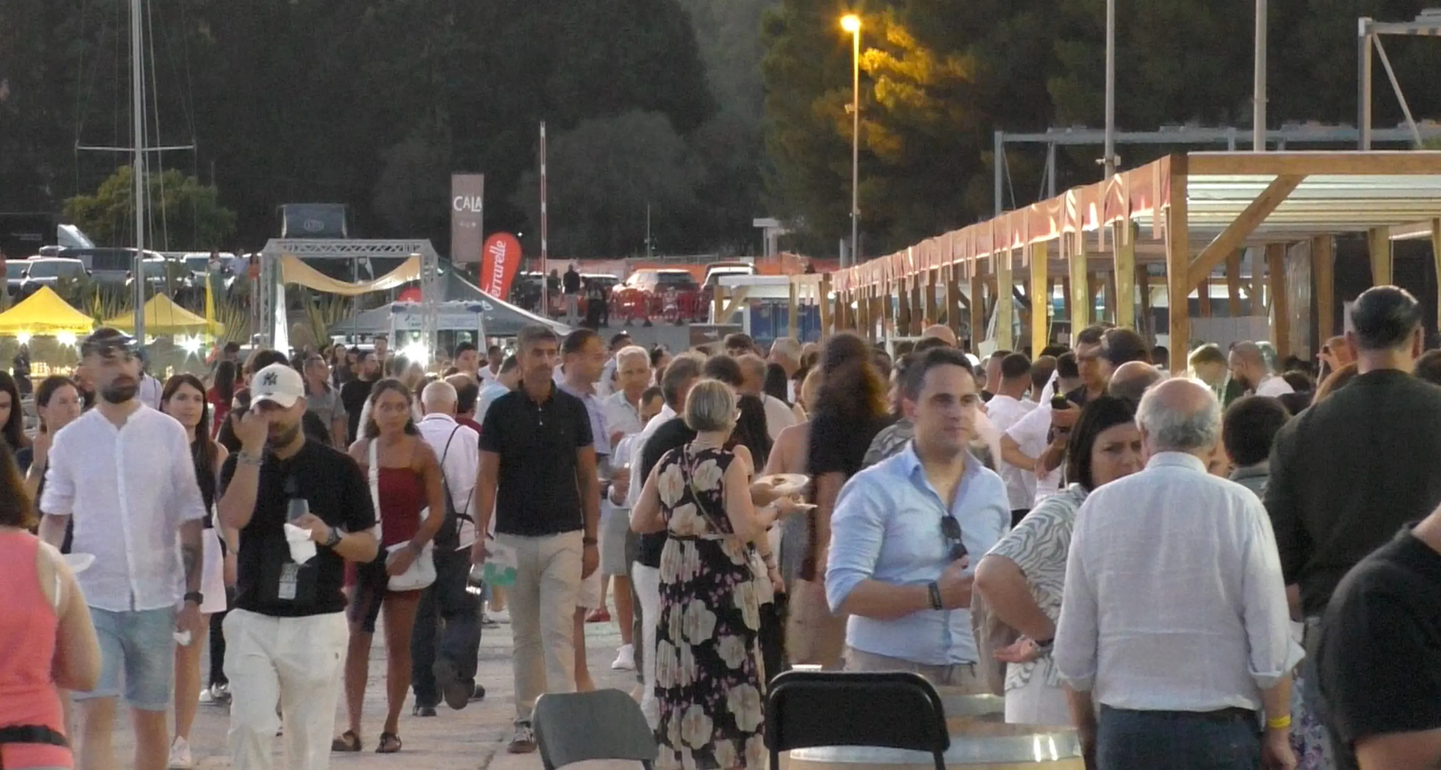 Roccella, boom di presenze per il Bob Fest: al porto l’enogastronomia di qualità\n