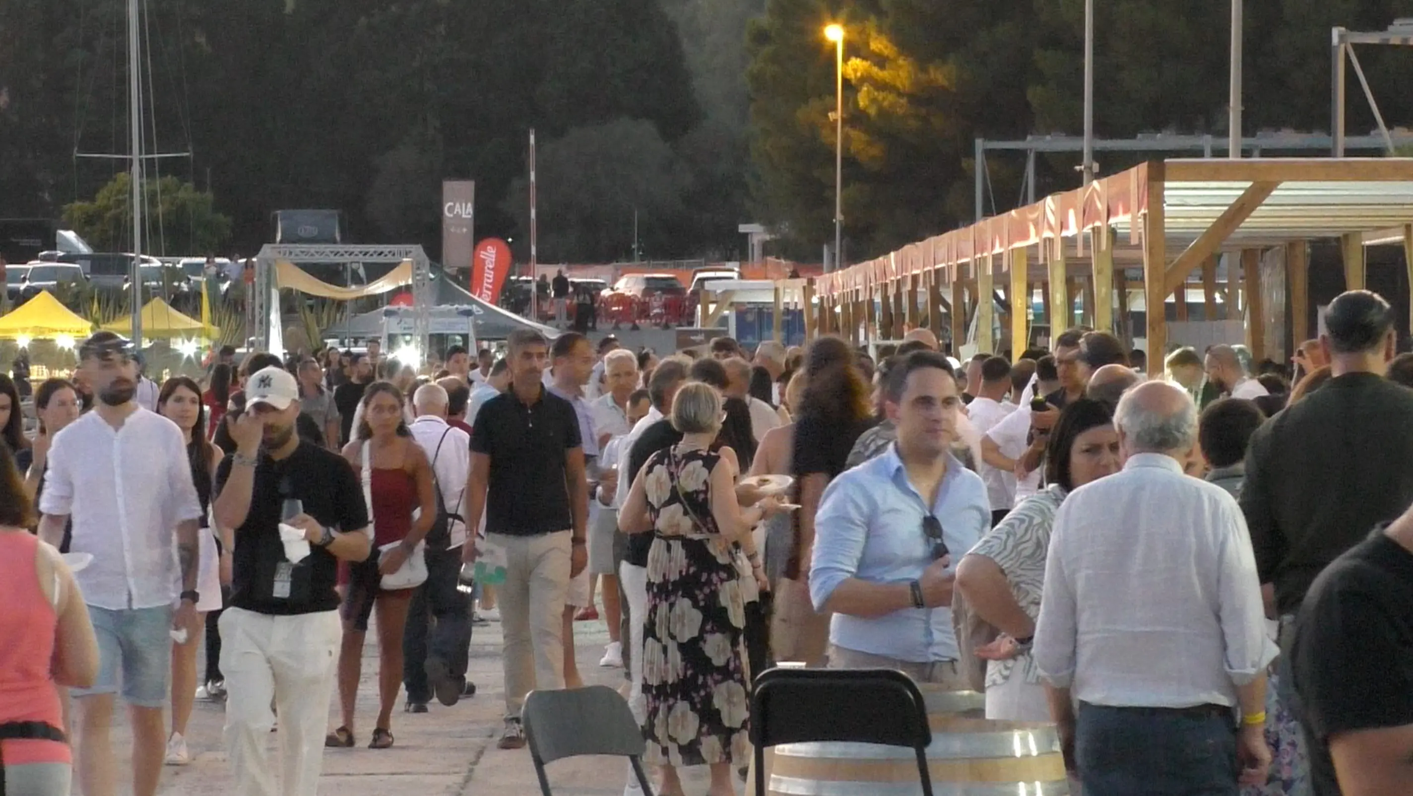 Roccella, boom di presenze per il Bob Fest: al porto l’enogastronomia di qualità\n