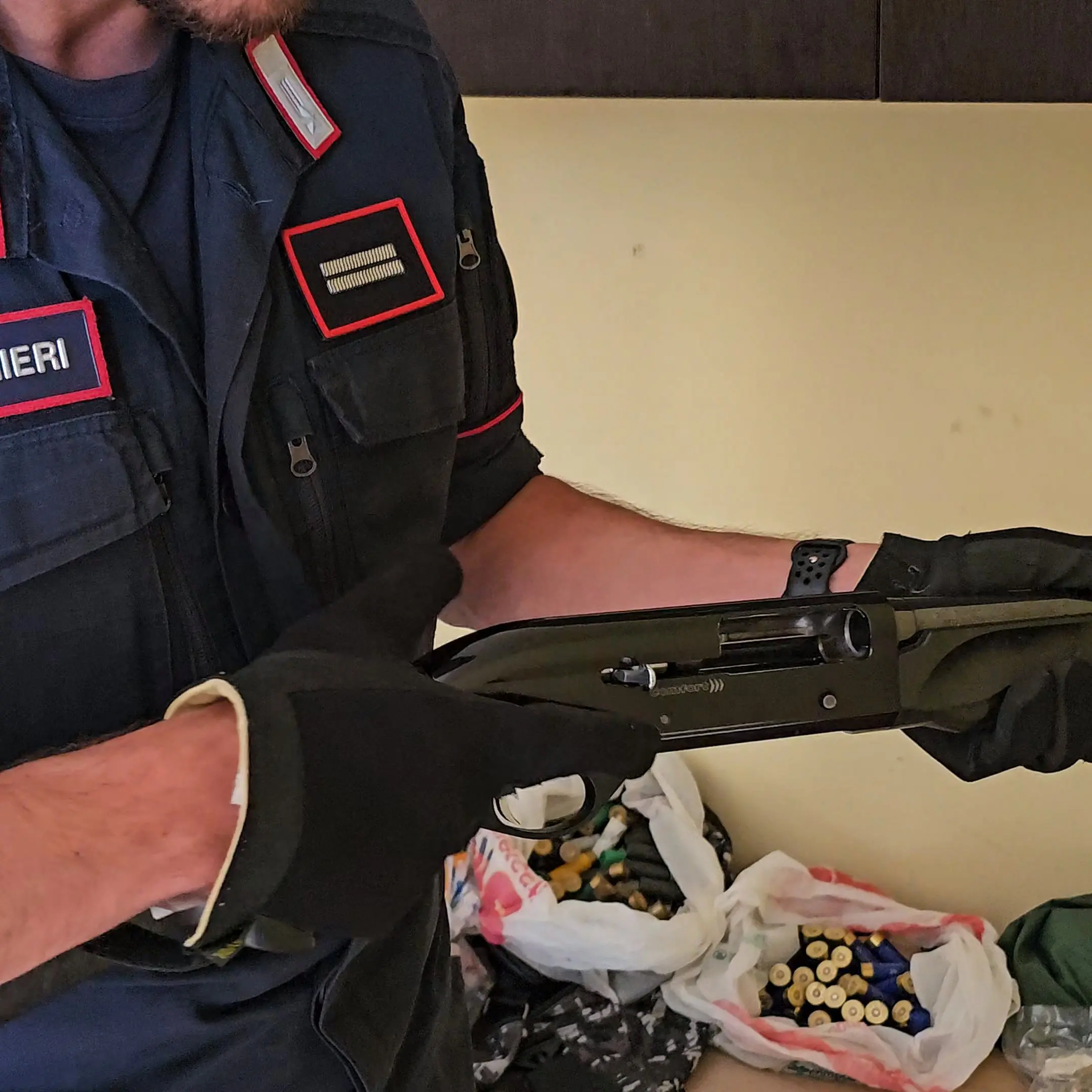 Reggio Calabria, armi e droga tra le palazzine popolari: nuovo blitz dei Carabinieri ad Arghillà e Marconi\n