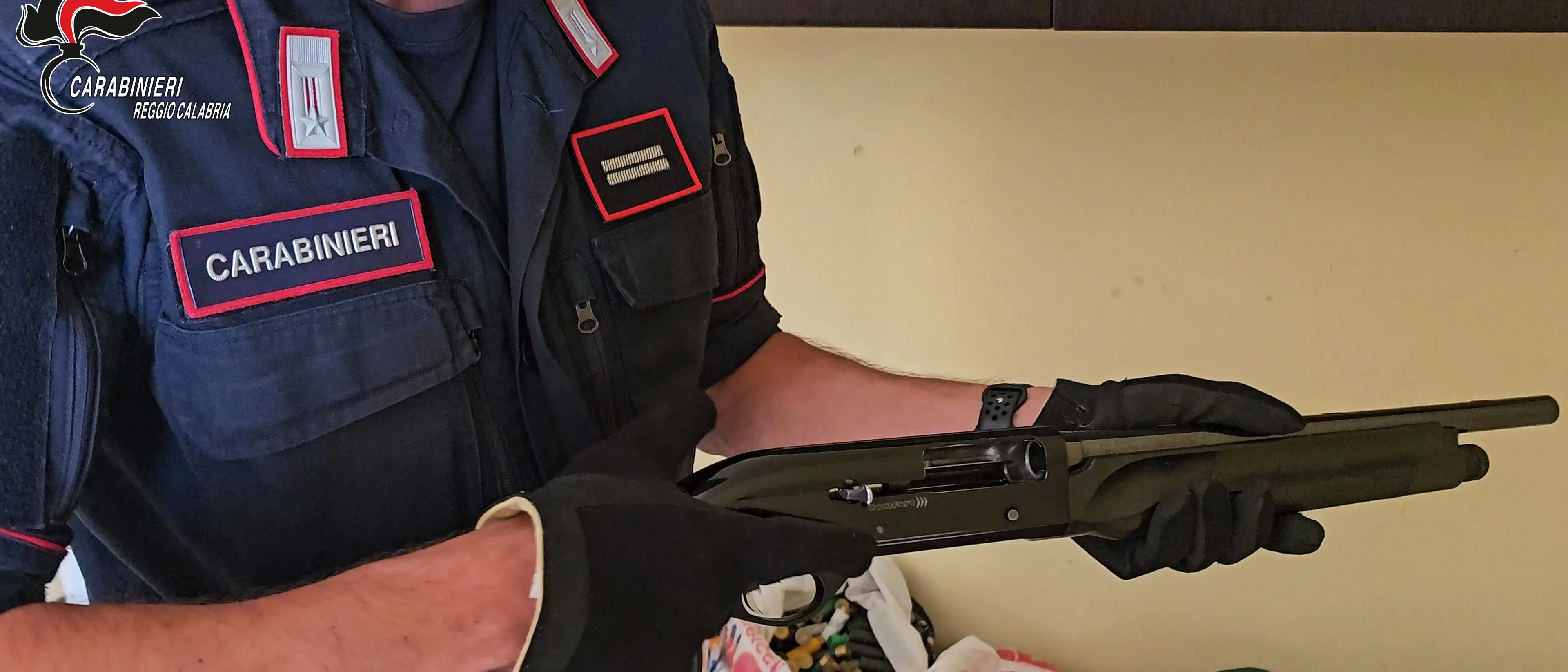 Reggio Calabria, armi e droga tra le palazzine popolari: nuovo blitz dei Carabinieri ad Arghillà e Marconi\n