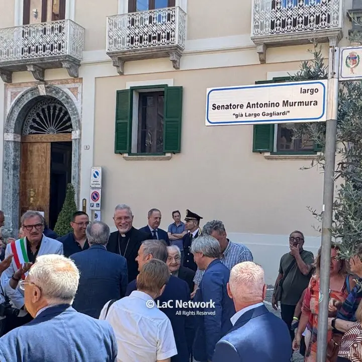 Una piazza per Antonino Murmura, Vibo onora il “padre” della Provincia: «Ha reso grande il nostro territorio con il lavoro e la visione»\n