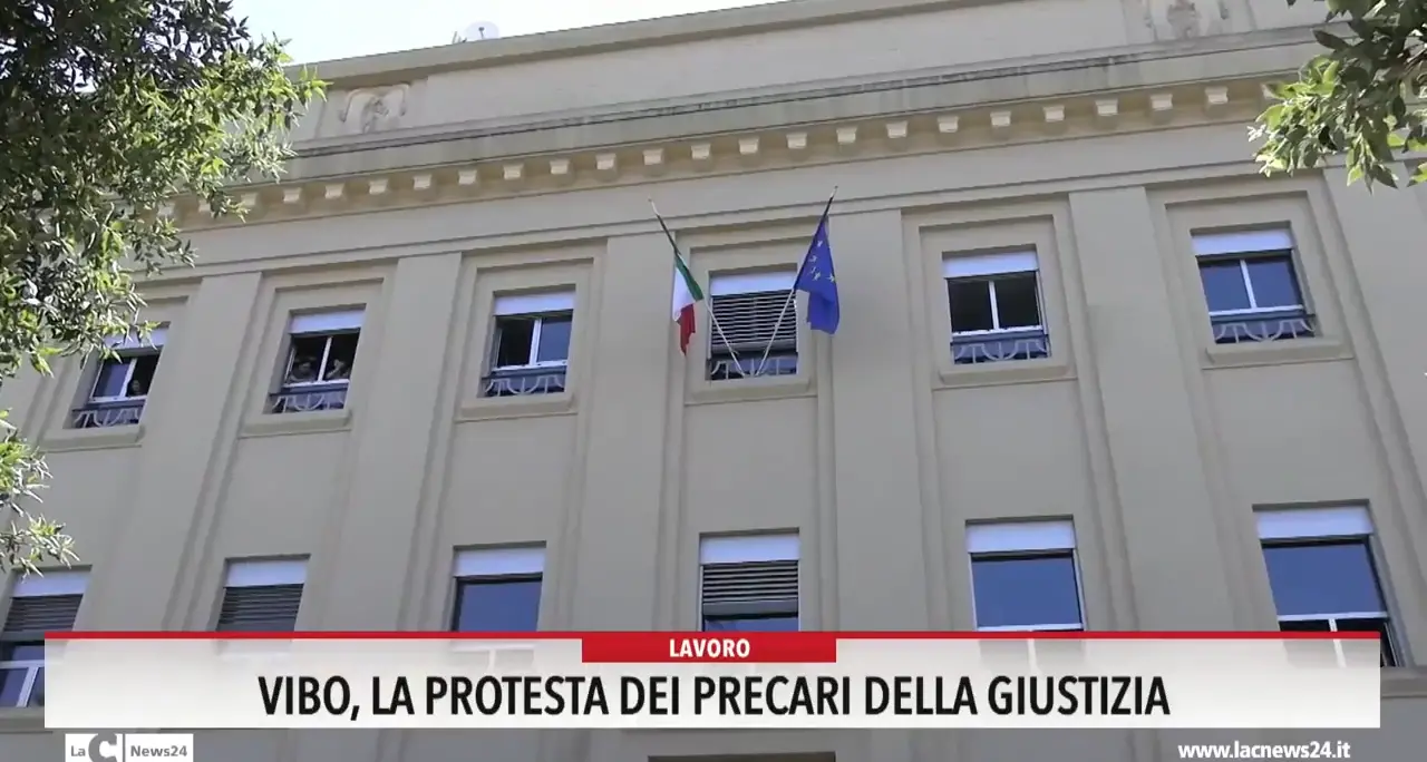 Vibo, la protesta dei precari della giustizia