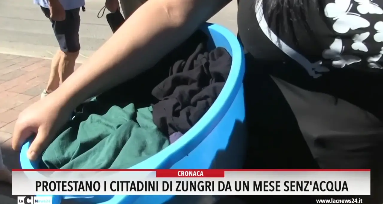Protestano i cittadini di Zungri da un mese senz'acqua