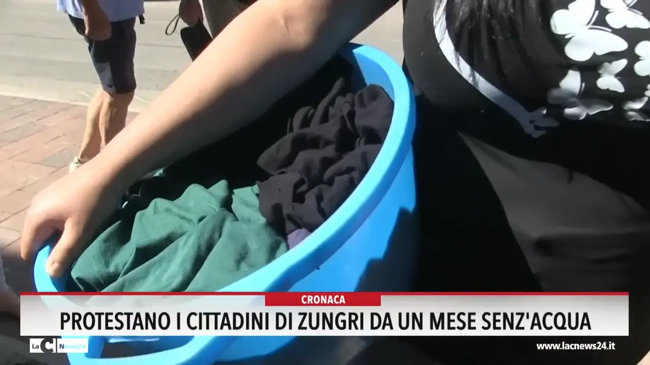 Protestano i cittadini di Zungri da un mese senz'acqua
