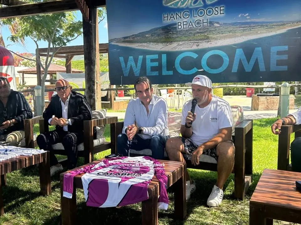 Il mare della Calabria protagonista: Gizzeria ospita i campioni del kite