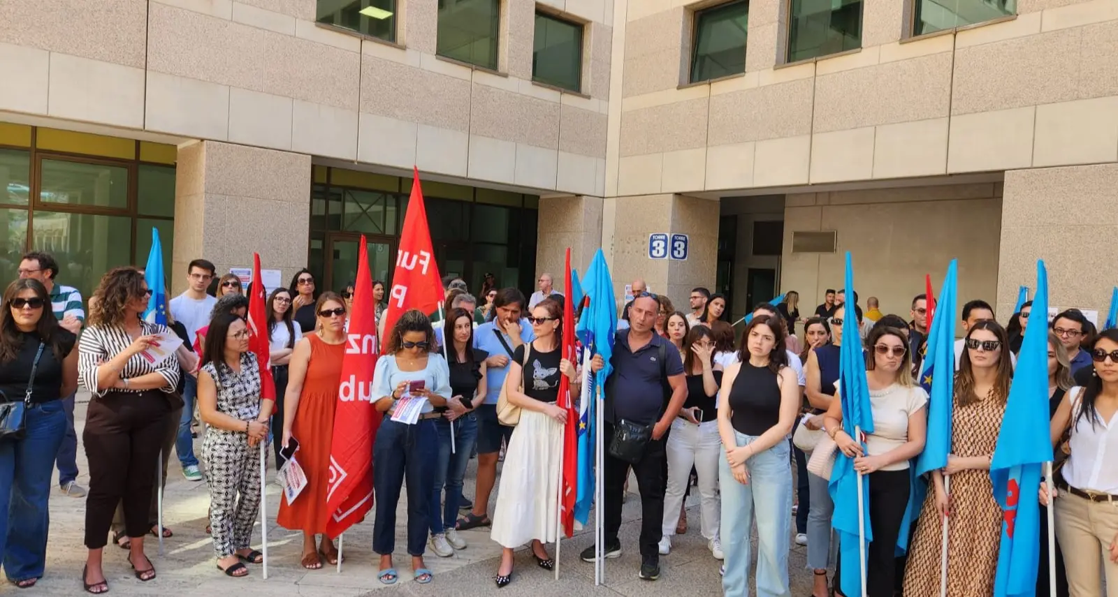 La protesta dei precari della giustizia\u00A0anche\u00A0al\u00A0Tribunale di Reggio: «Stabilizzazione indispensabile»