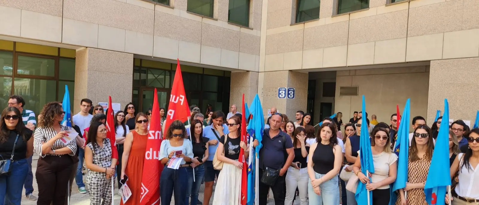 La protesta dei precari della giustizia\u00A0anche\u00A0al\u00A0Tribunale di Reggio: «Stabilizzazione indispensabile»