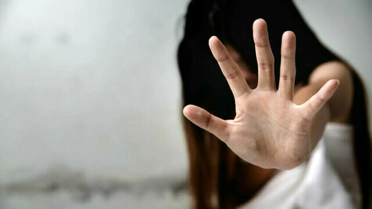 «Bastarda, qualche volta ti ammazzo», 40 anni di maltrattamenti alla moglie: condannato 67enne di Gizzeria\n