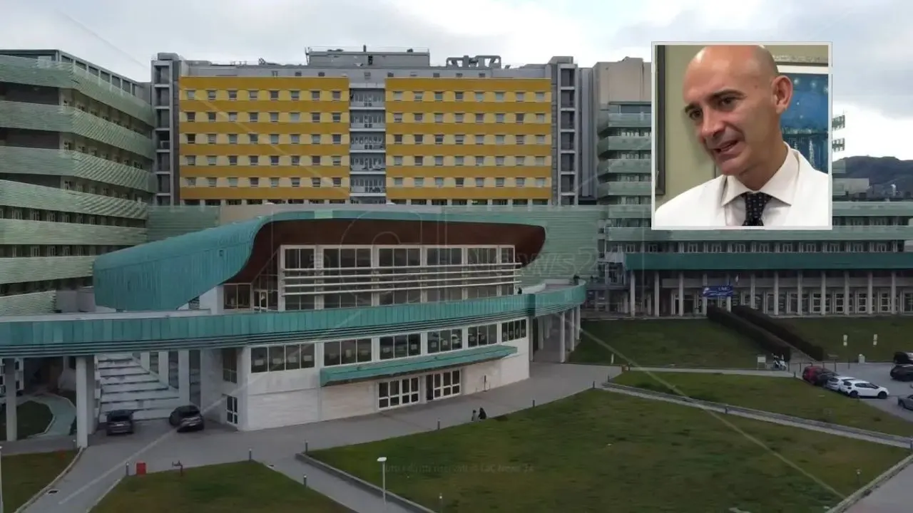 Visita nello studio privato e intervento “urgente” in ospedale al costo di 500 euro, le accuse al primario di Oculistica arrestato\n