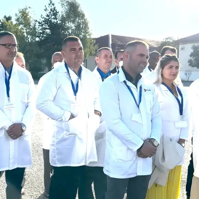 Medici cubani in Calabria, un’inchiesta accusa: stipendi decurtati del 70% e controlli anche sui social\n